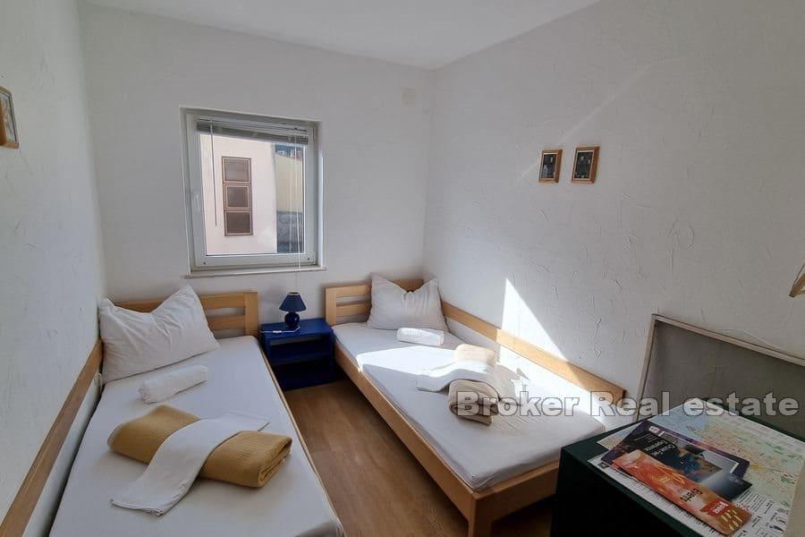 Vodice - Apartmánový dům v nádherné lokalitě v blízkosti moře