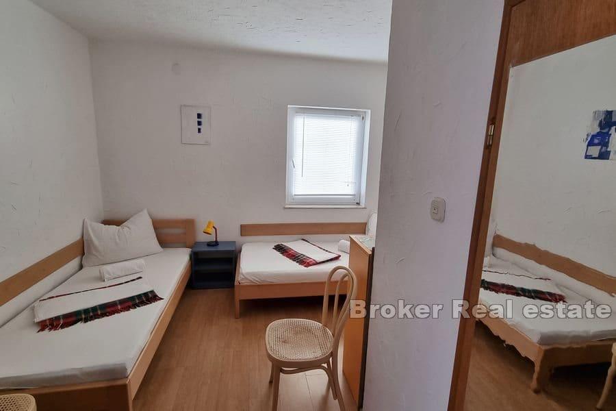 Vodice - Apartmánový dům v nádherné lokalitě v blízkosti moře