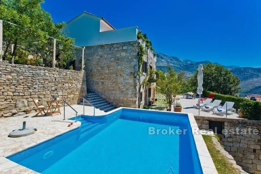 Near Split - House with pool