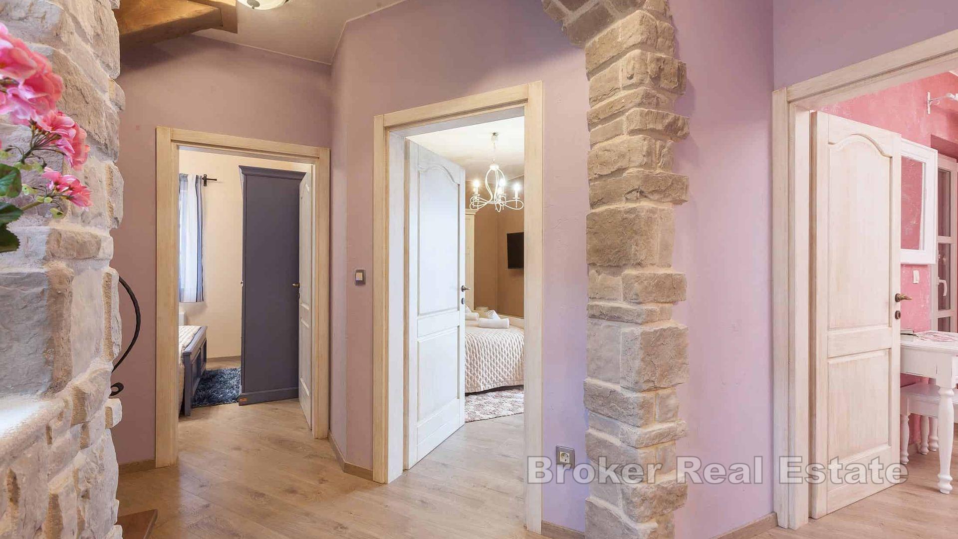 Makarska - Kamena vila sa bazenom