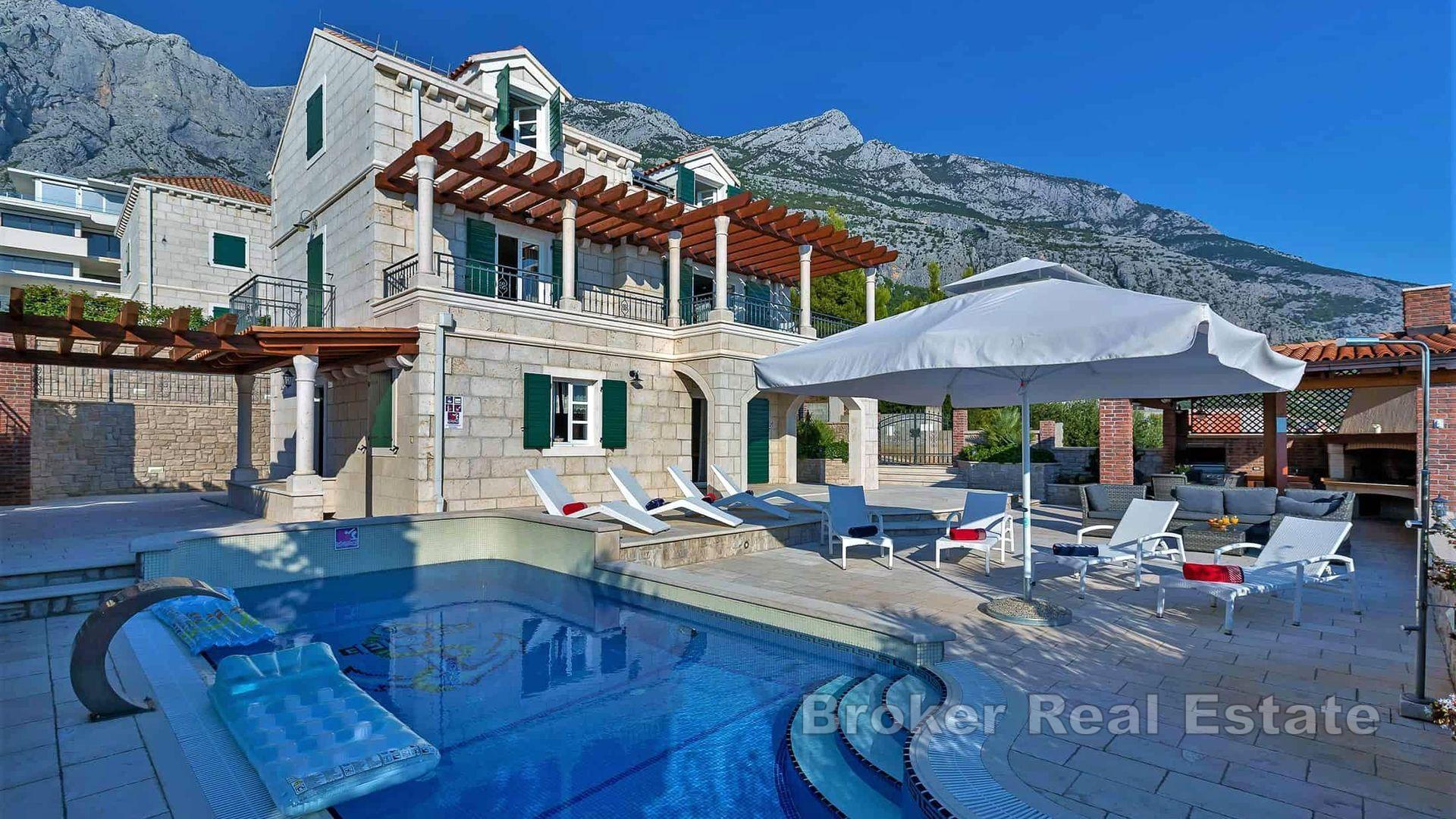 Makarska - Kamenná vila s bazénom
