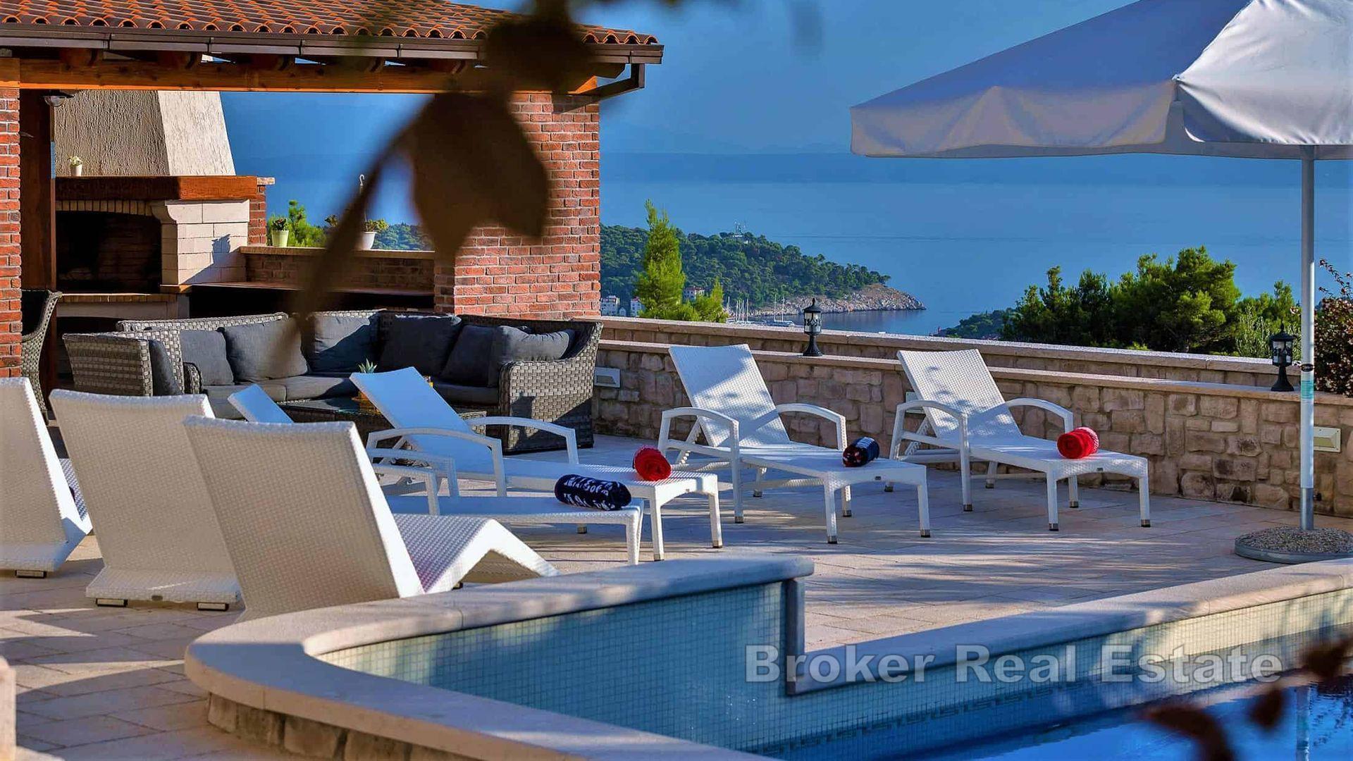 Makarska - Kamenná vila s bazénom