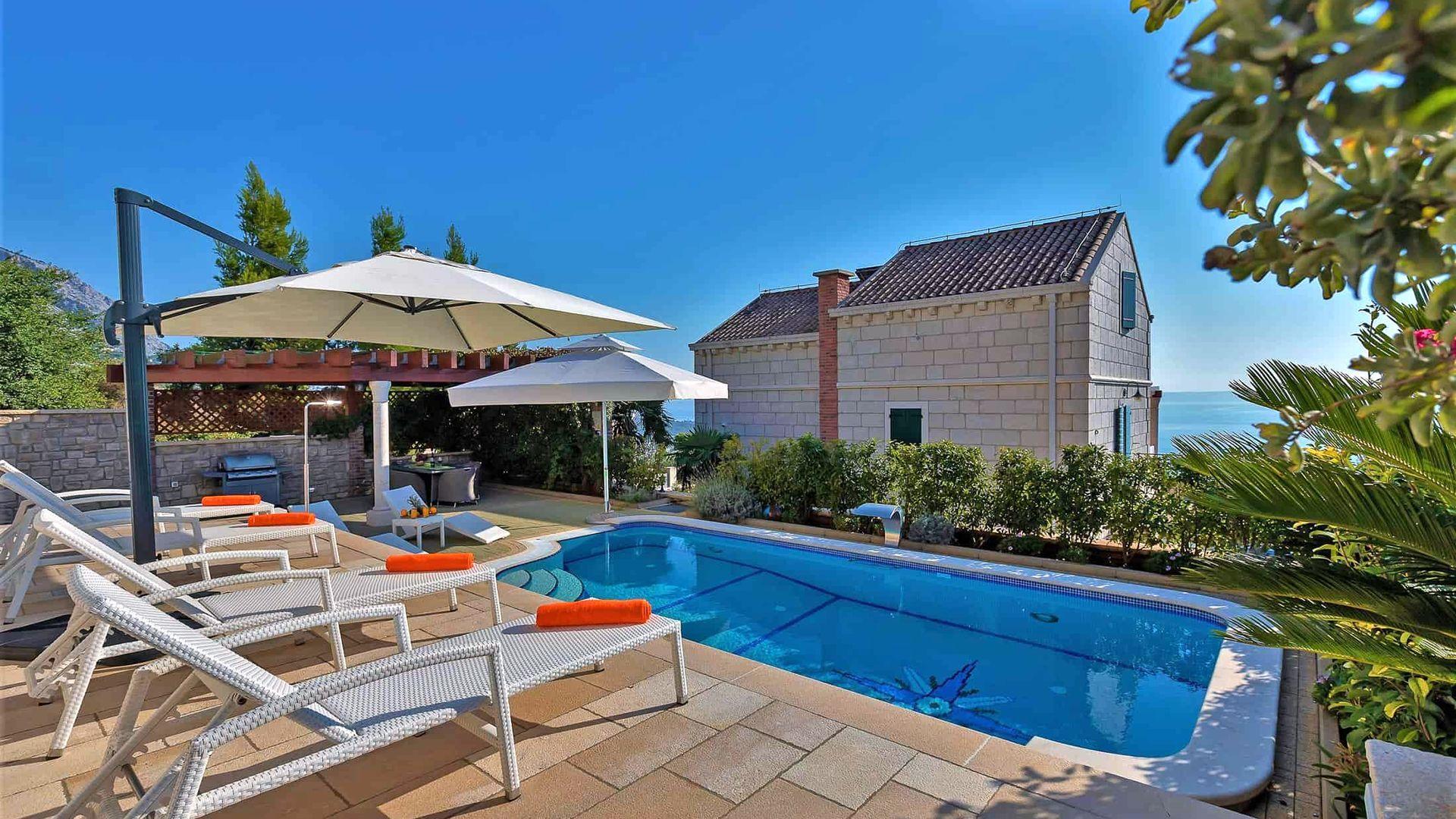 01-5204-30-Makarska-stone-villa-vith-pool-for-sale