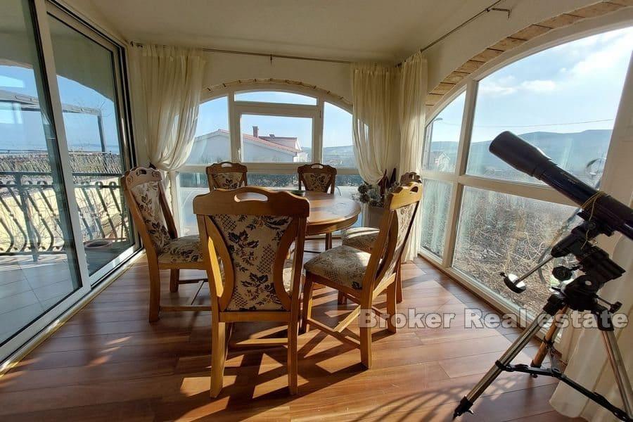 Trogir - Kuća s bazenom na mirnoj lokaciji