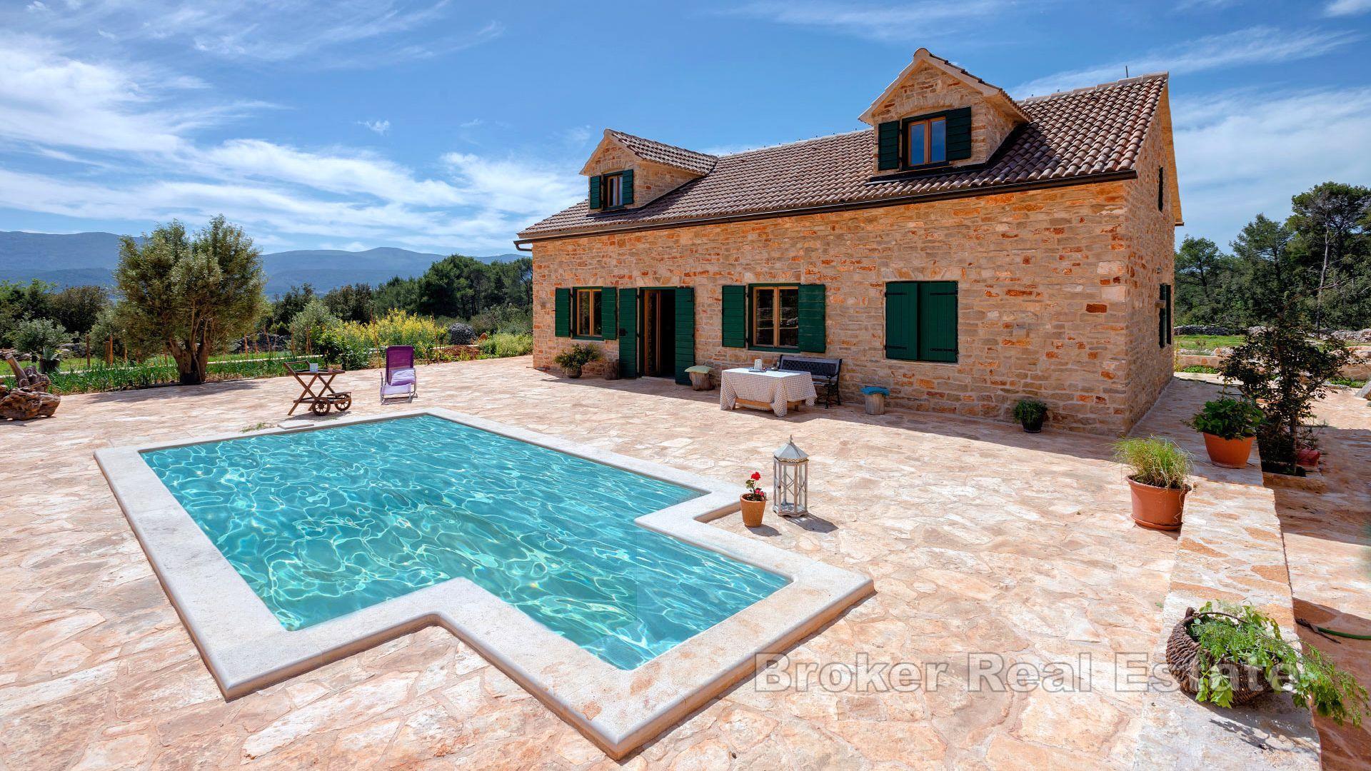 Insel Hvar - Anwesen mit Steinhäusern und Pool