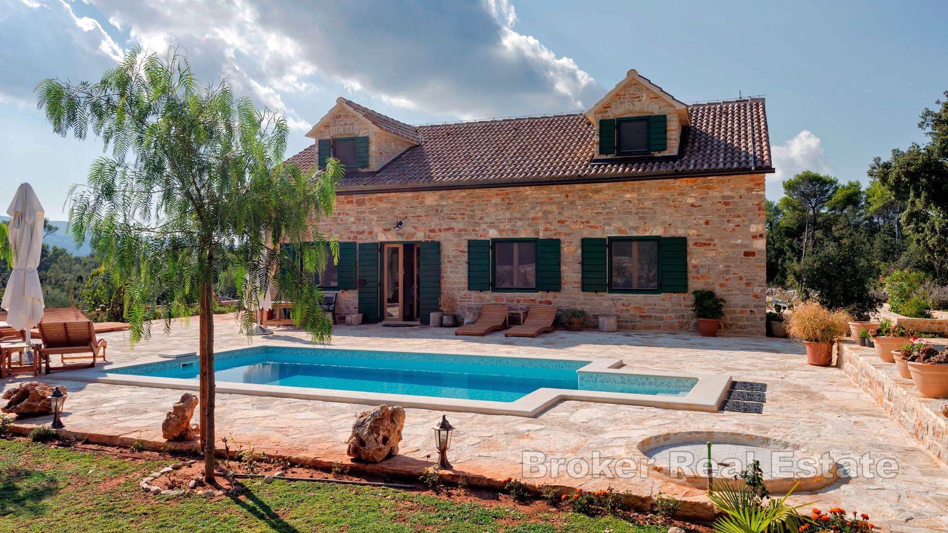 Insel Hvar - Anwesen mit Steinhäusern und Pool