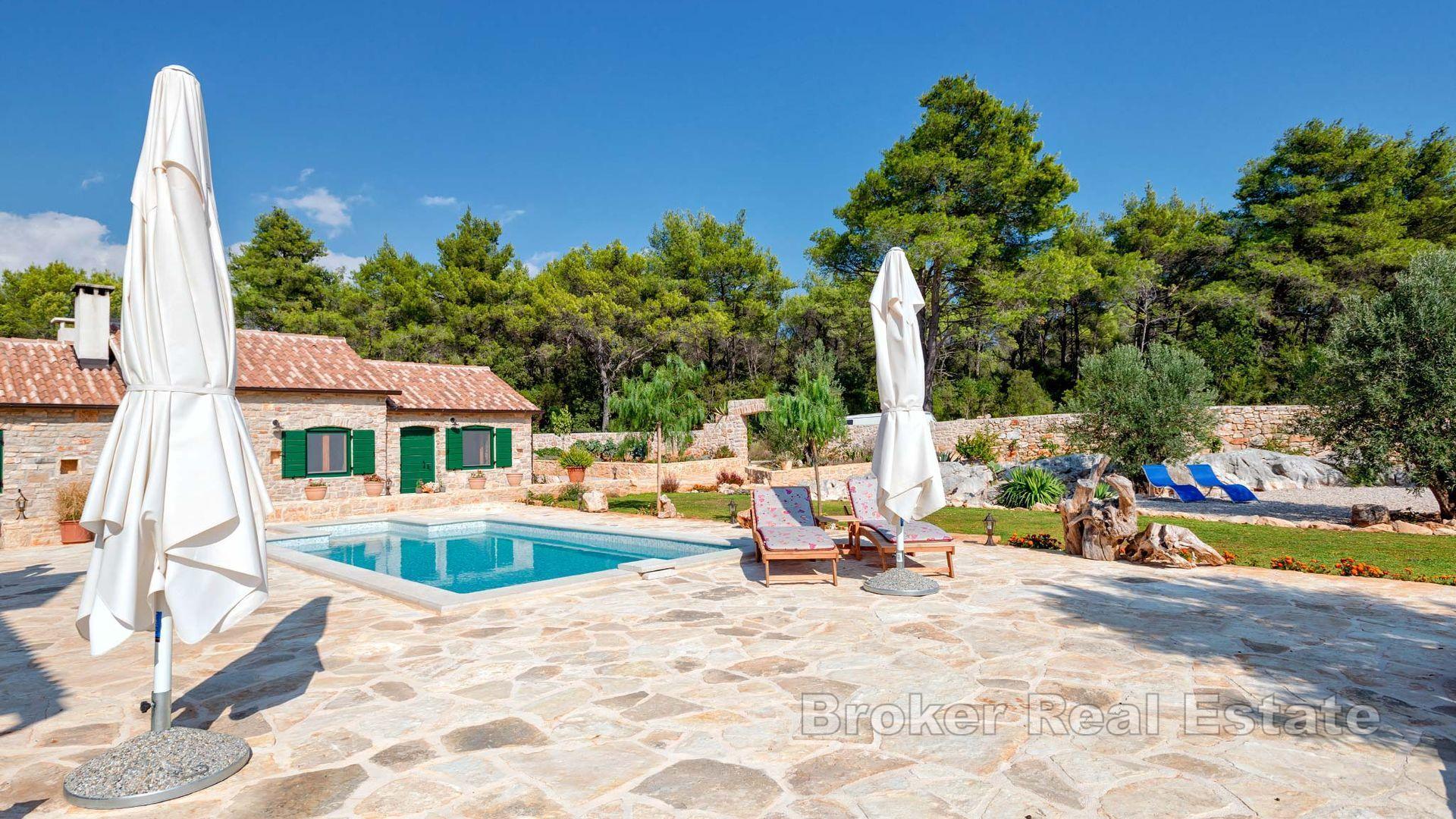 Insel Hvar - Anwesen mit Steinhäusern und Pool