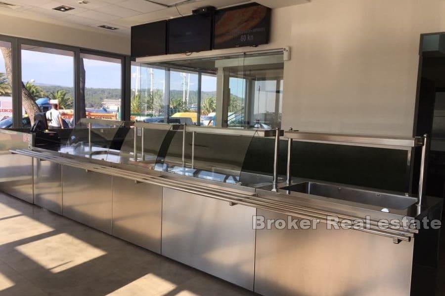 Остров Хвар - Деловое пространство у моря