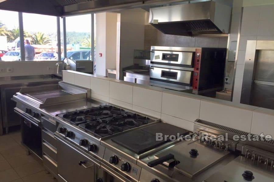 Остров Хвар - Деловое пространство у моря