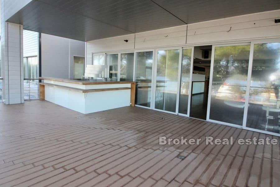 Wyspa Hvar - Duża przestrzeń biznesowa w pierwszym rzędzie do morza