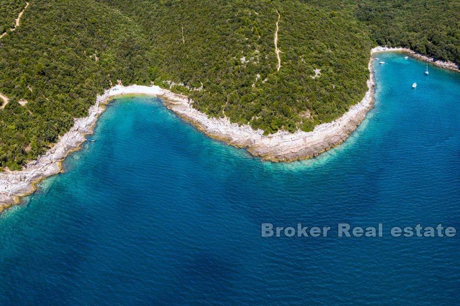 Near Pula - Spacious land in a frequent location