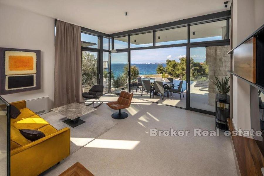 Ön Ugljan - Attraktiv villa med pool vid havet