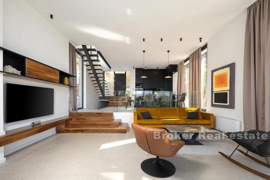 Ön Ugljan - Attraktiv villa med pool vid havet