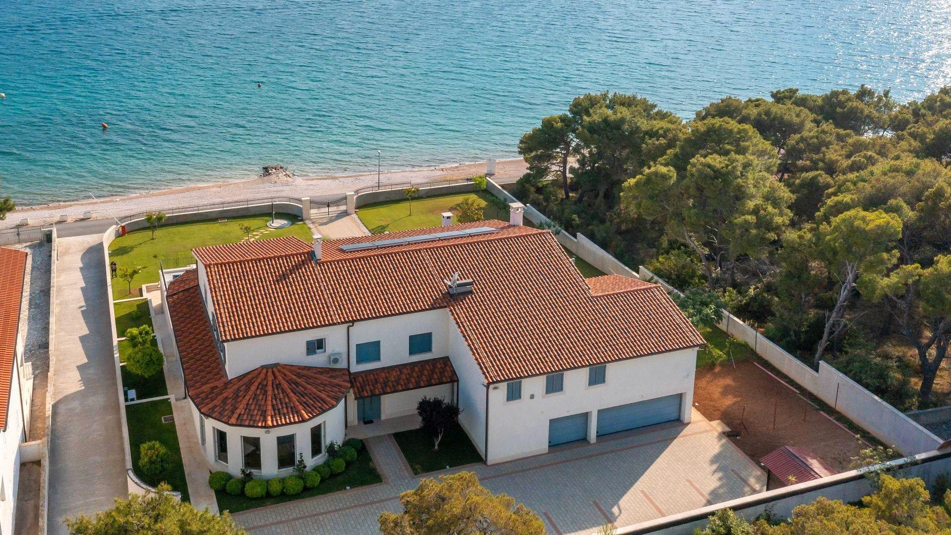 01-5249-30-Sibenik-house-first-row-to-the-sea-for-sale