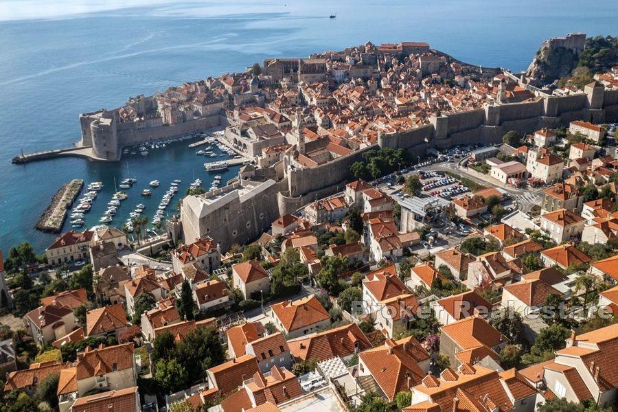 Dubrovnik - Sten lägenhetshus i stadens centrum