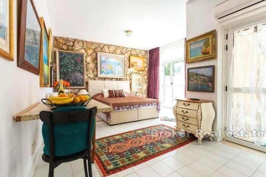 Dubrovnik - Två hus i första raden mot havet