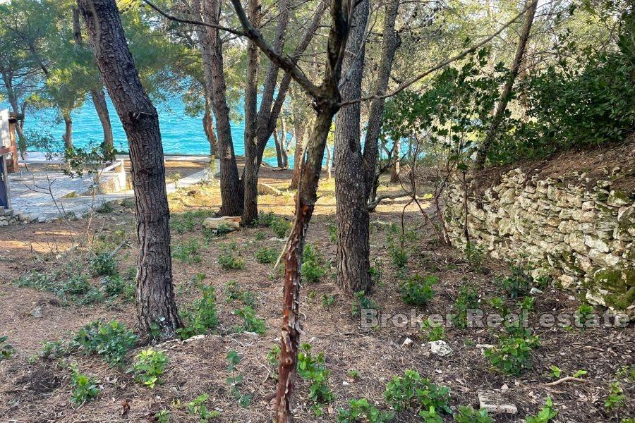 Insel Ugljan – Attraktives Grundstück in der ersten Reihe zum Meer