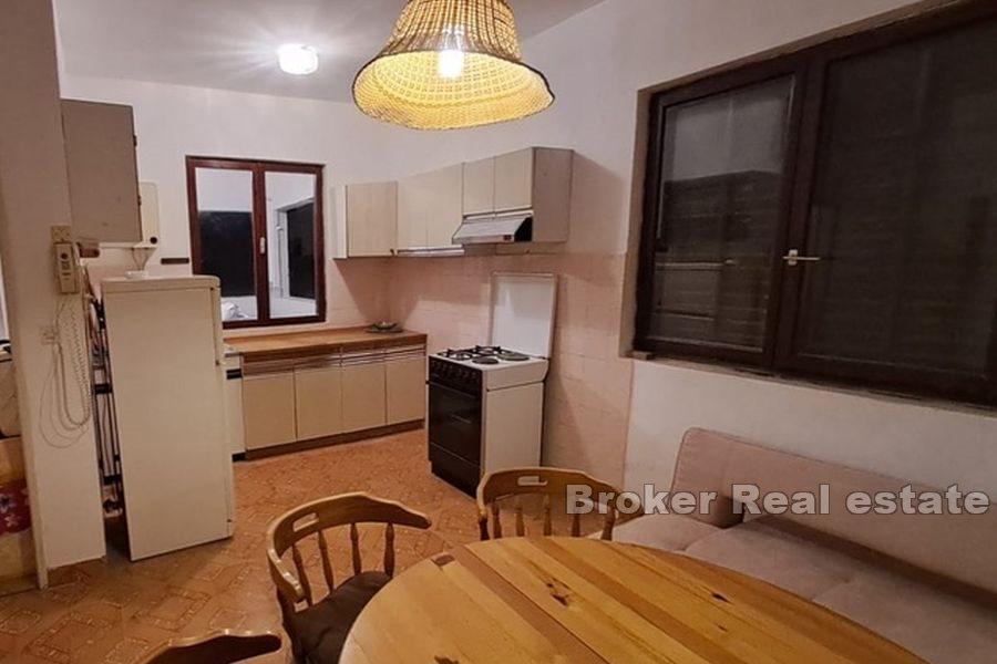 Ön Zirje - Hus vid havet och stränderna