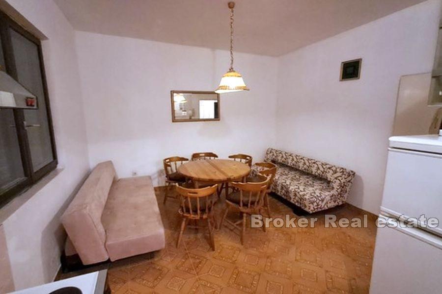 Ön Zirje - Hus vid havet och stränderna