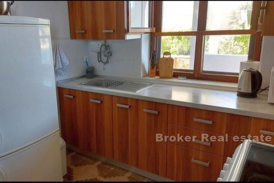 Ön Zirje - Hus vid havet och stränderna