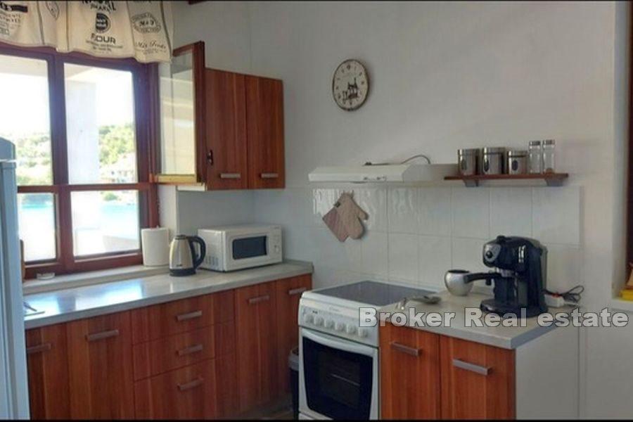 Ön Zirje - Hus vid havet och stränderna