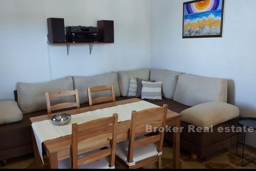 Ön Zirje - Hus vid havet och stränderna