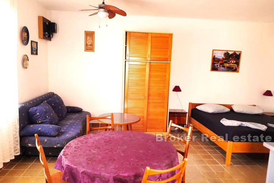 Pag - Dvojdomek v blízkosti moře a pláže