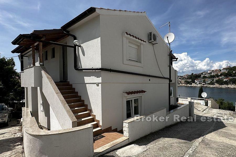 Primosten - Dom z apartamentami blisko morza