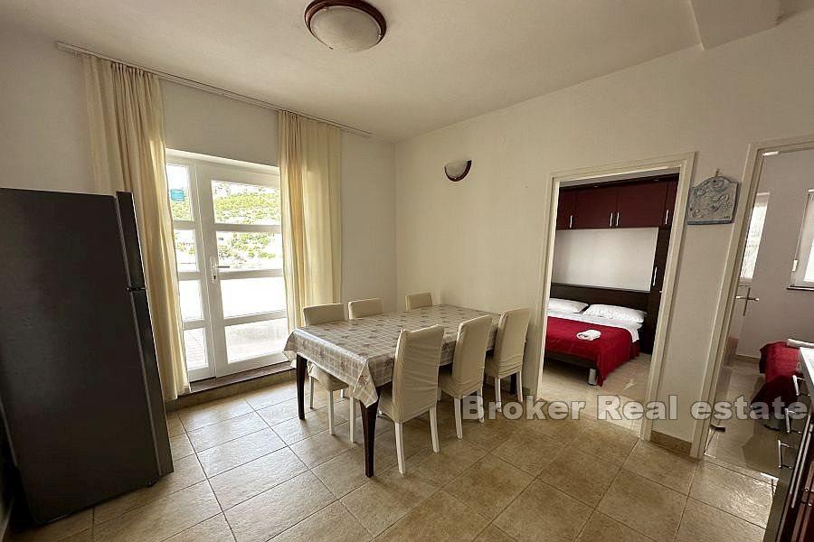 Primosten - Dom z apartamentami blisko morza