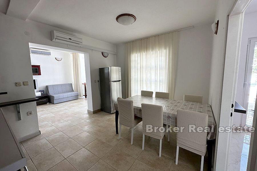 Primosten - Dom z apartamentami blisko morza