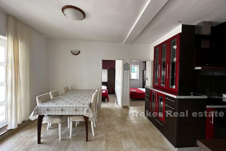 Primosten - Dom z apartamentami blisko morza