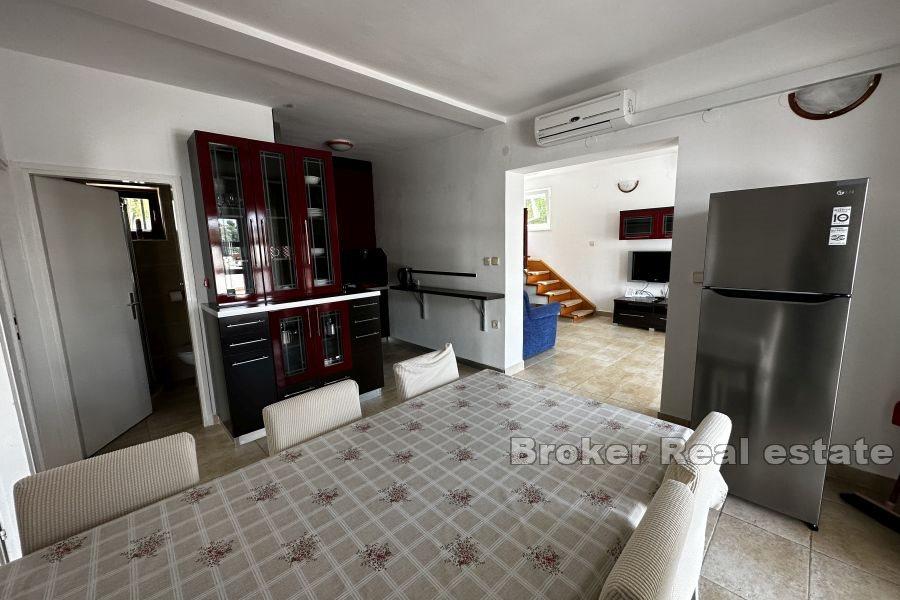 Primosten - Dom z apartamentami blisko morza