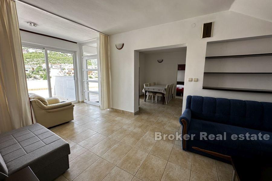 Primosten - Dom z apartamentami blisko morza