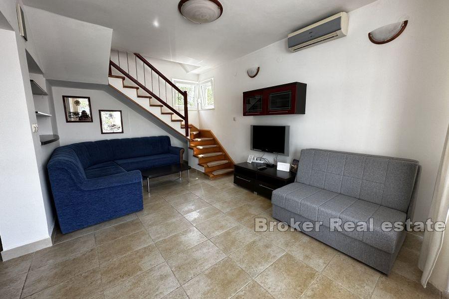 Primosten - Dom z apartamentami blisko morza