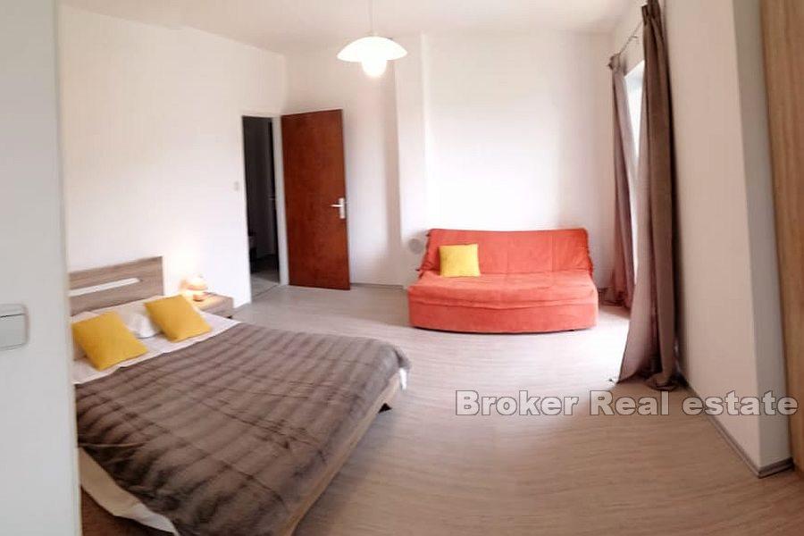 Ostrov Rab - Dům v blízkosti moře