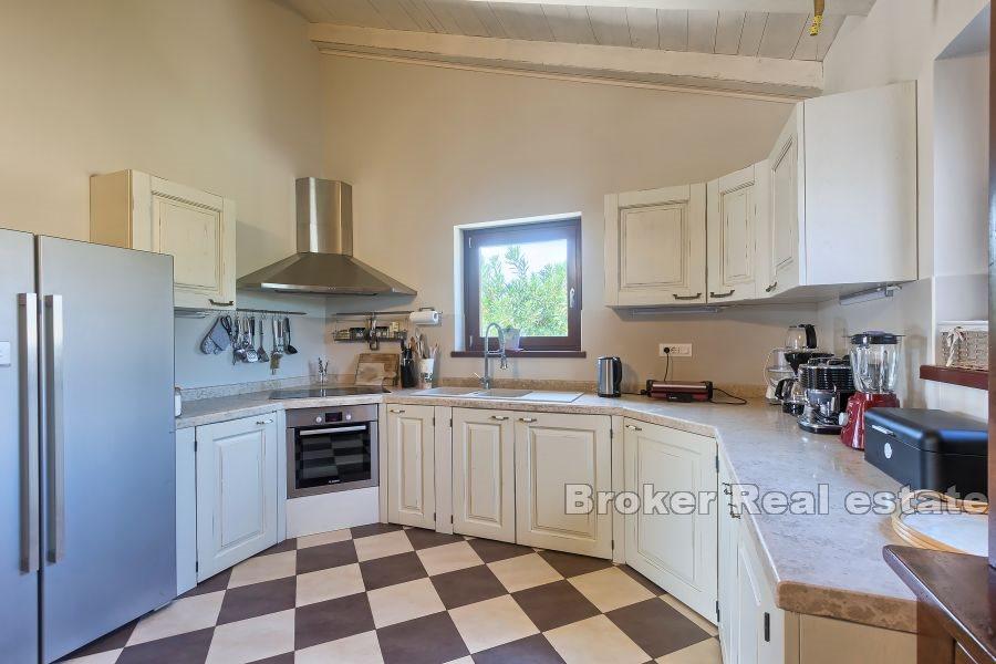 Pula - Villa med svømmebasseng og vakker hage