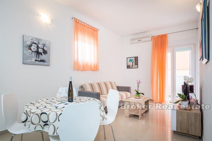 In der Nähe von Split - Haus mit acht Wohnungen