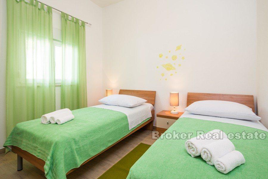 In der Nähe von Split - Haus mit acht Wohnungen