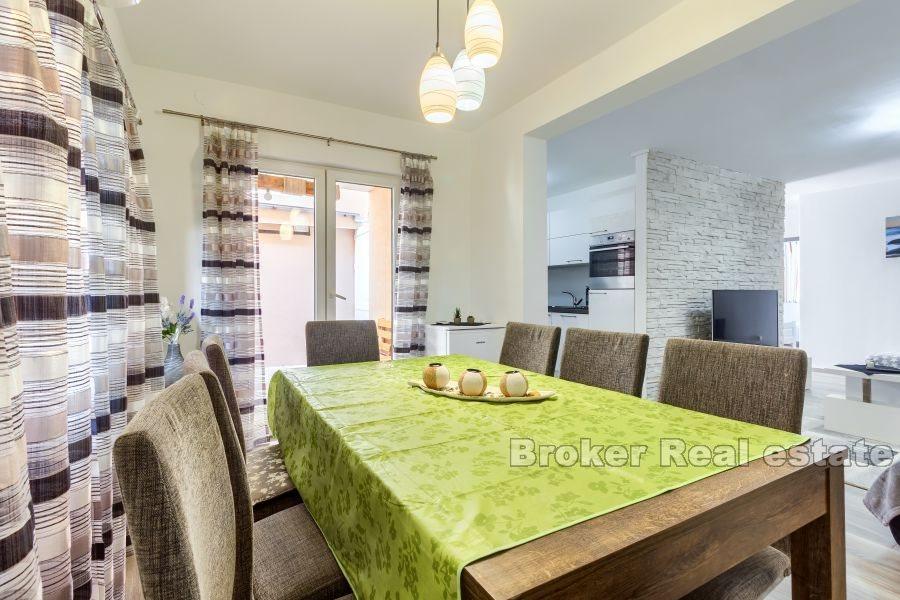 V blízkosti Biograd - Dom s bazénom