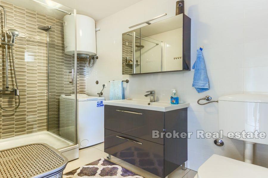 V blízkosti Biograd - Dom s bazénom