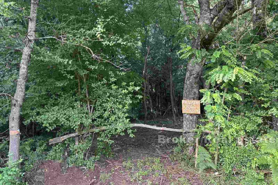 Gospić - Velký, prostorný, krásný pozemek