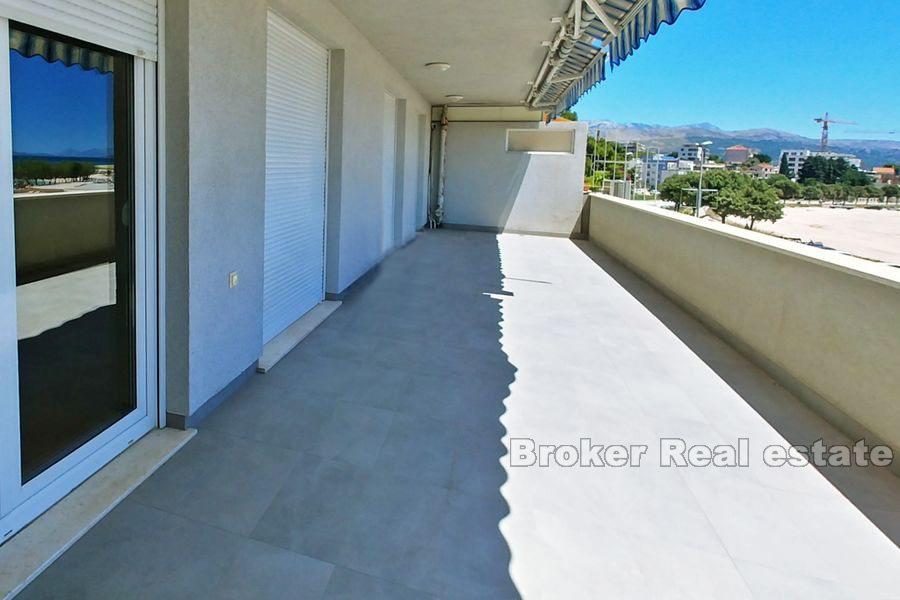 Apartament z dwiema sypialniami w pierwszym rzędzie od plaży