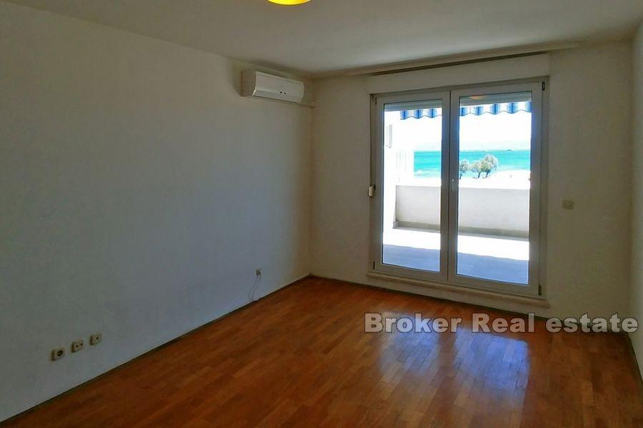 Apartament z dwiema sypialniami w pierwszym rzędzie od plaży