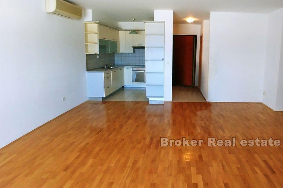 Apartament z dwiema sypialniami w pierwszym rzędzie od plaży