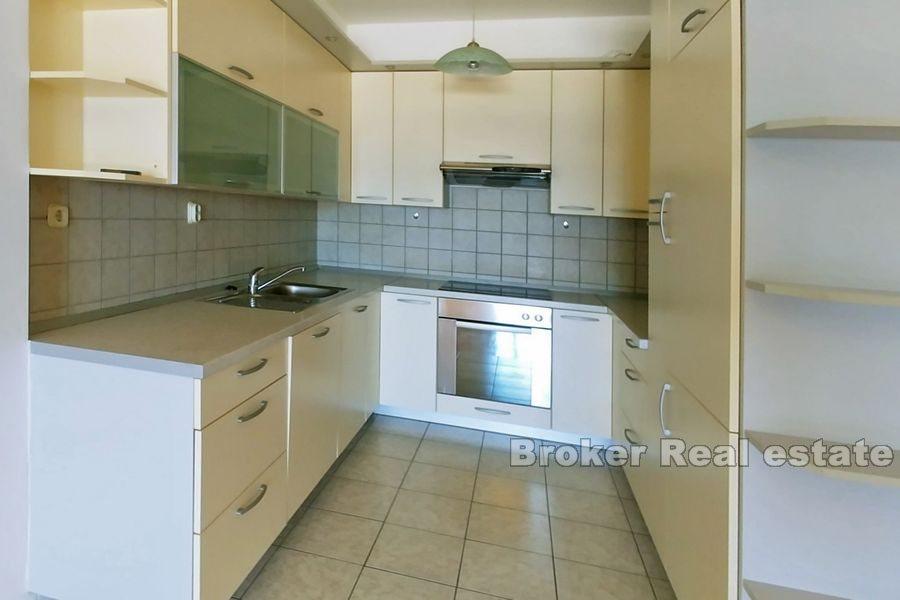 Apartament z dwiema sypialniami w pierwszym rzędzie od plaży