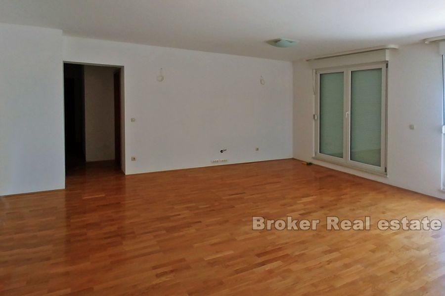 Apartament z dwiema sypialniami w pierwszym rzędzie od plaży
