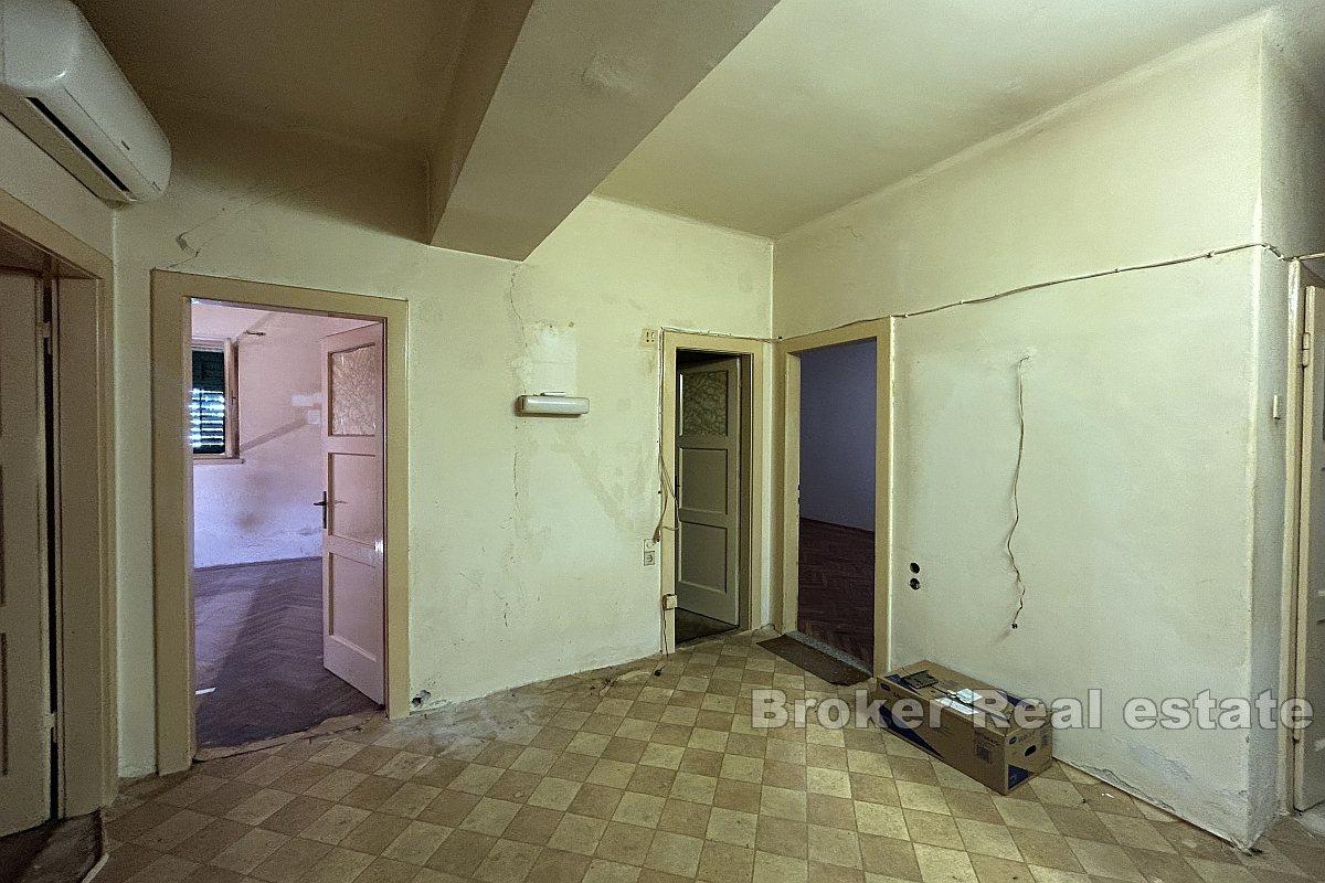 Prostrani stan u užem centru grada