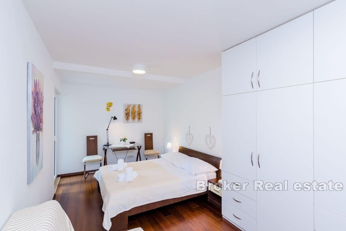 Moderní byt, první řada k moři