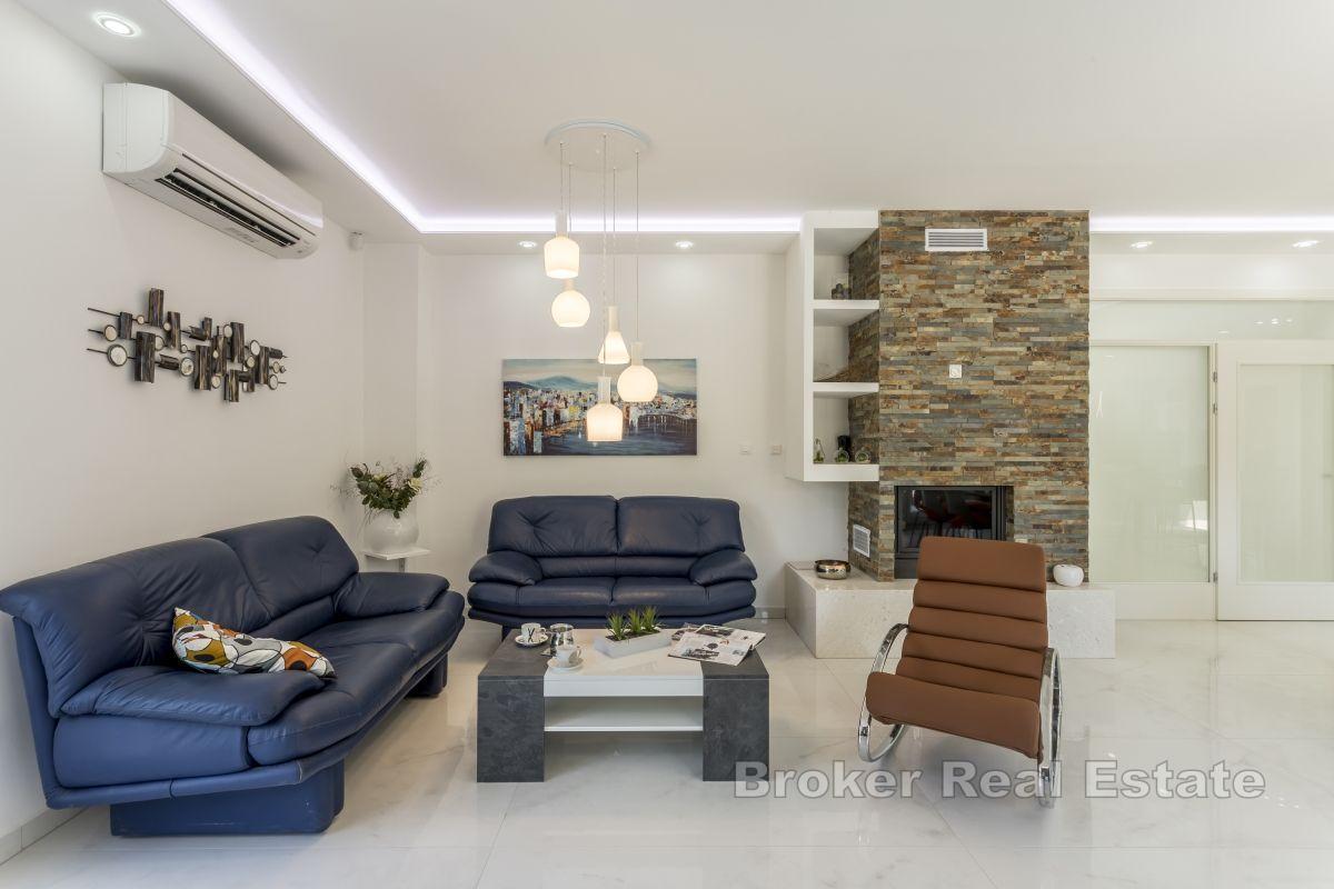 Luxusní vila s bazénem v klidné lokalitě