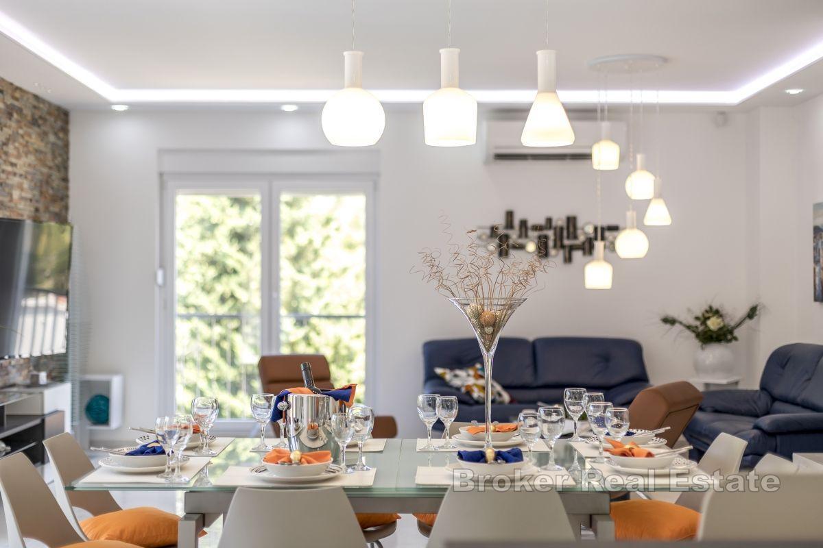 Villa de luxe avec piscine dans un endroit calme